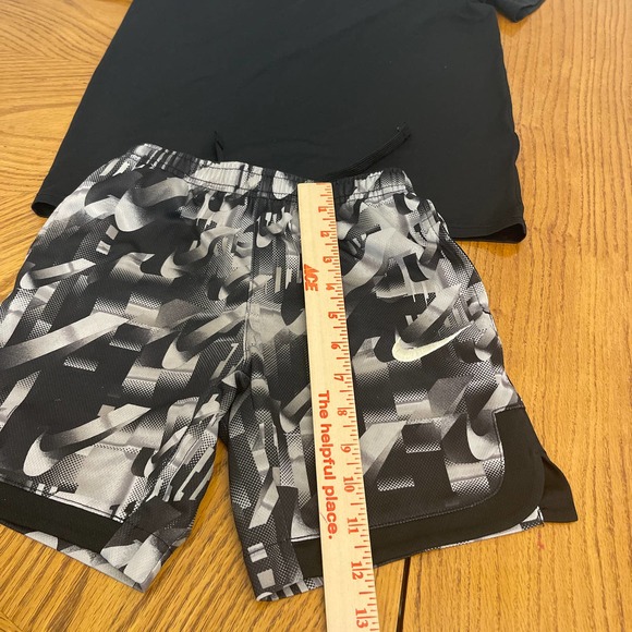 Nike Dri-Fit Outfit Boys Sz M (6) slightly used - Picture 2 of 9